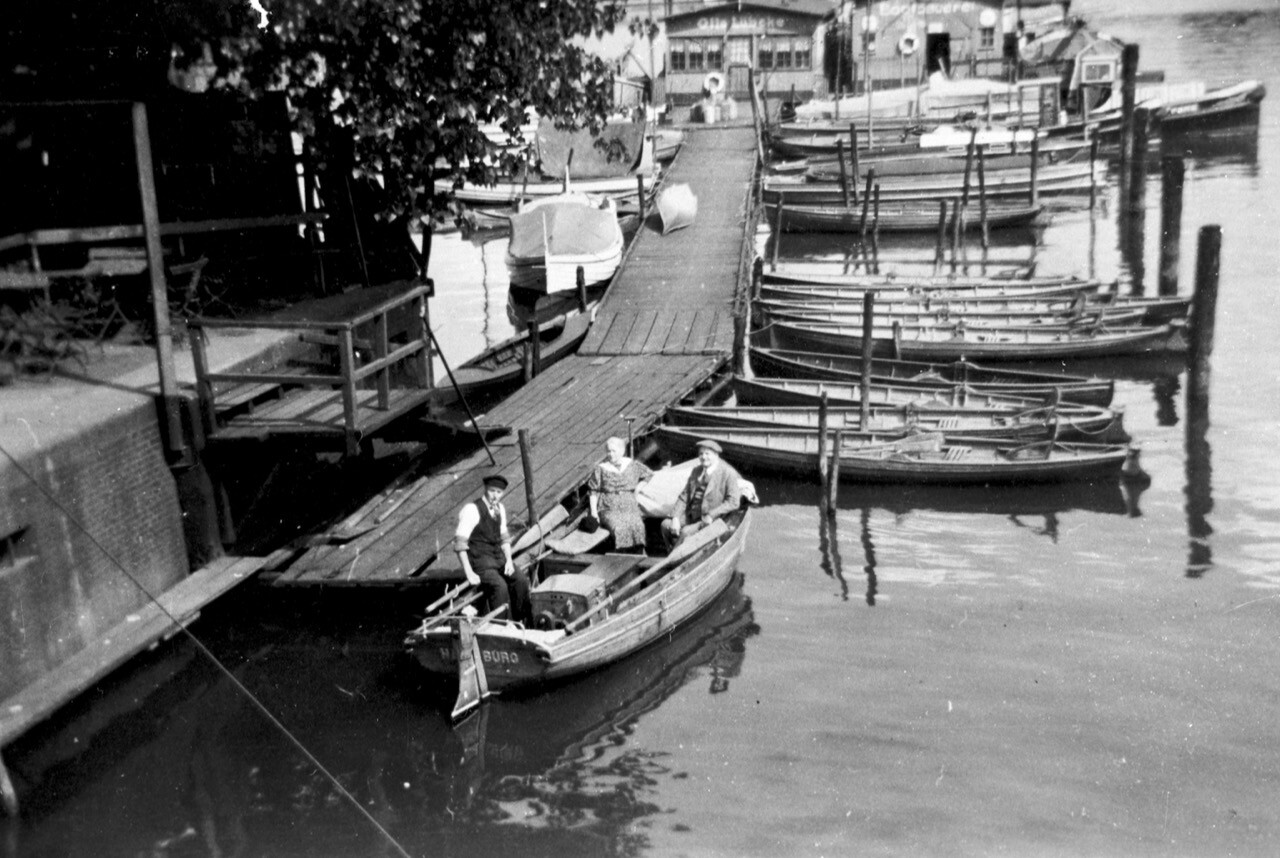 Bei-der-grunen-Brucke-Bootsanlegestelle-1936