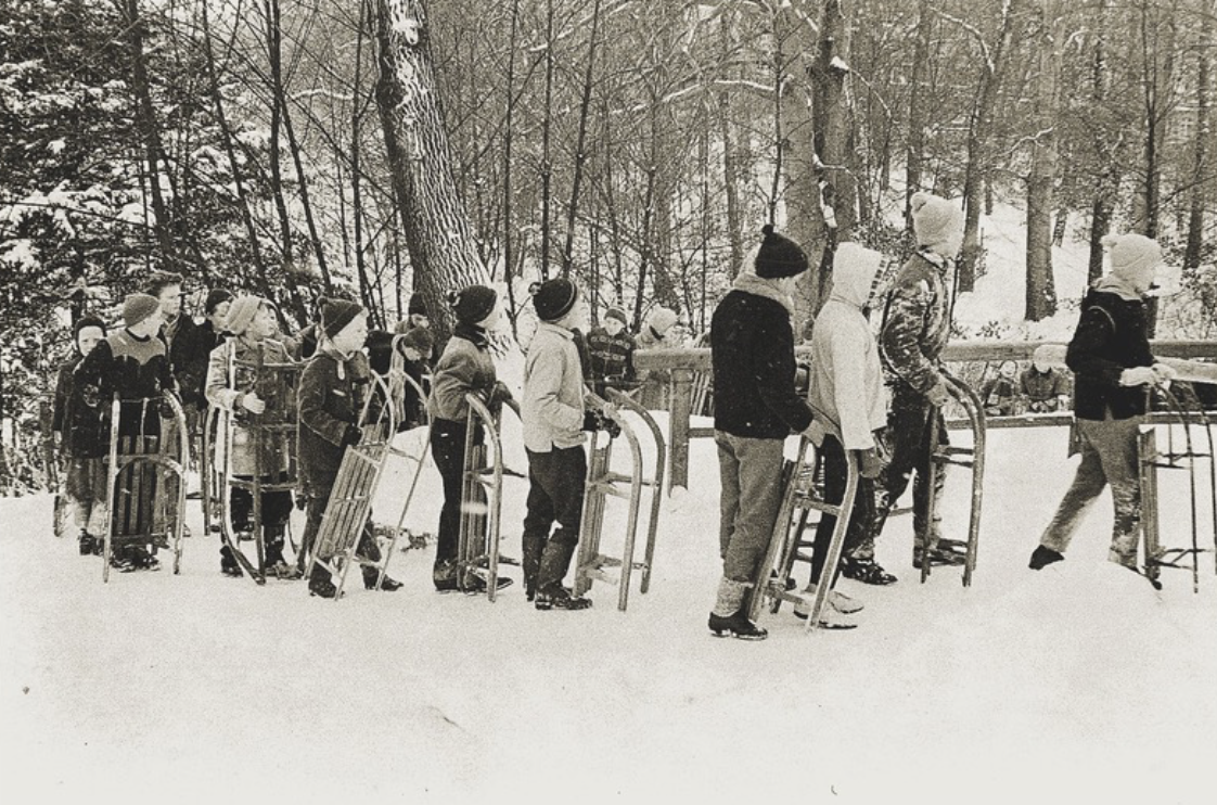 Winterbild vom Rodelhügel im Hammer Park aus dem Jahr 1959